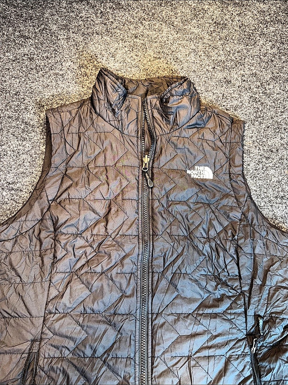The North Face Women’s L Vest Quilted Puffer White Northface Logo On Black Vest